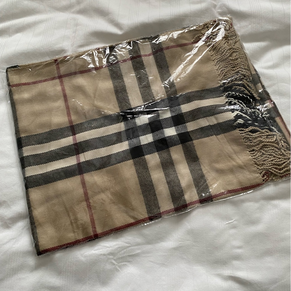 BRAND NEW scarf in packaging